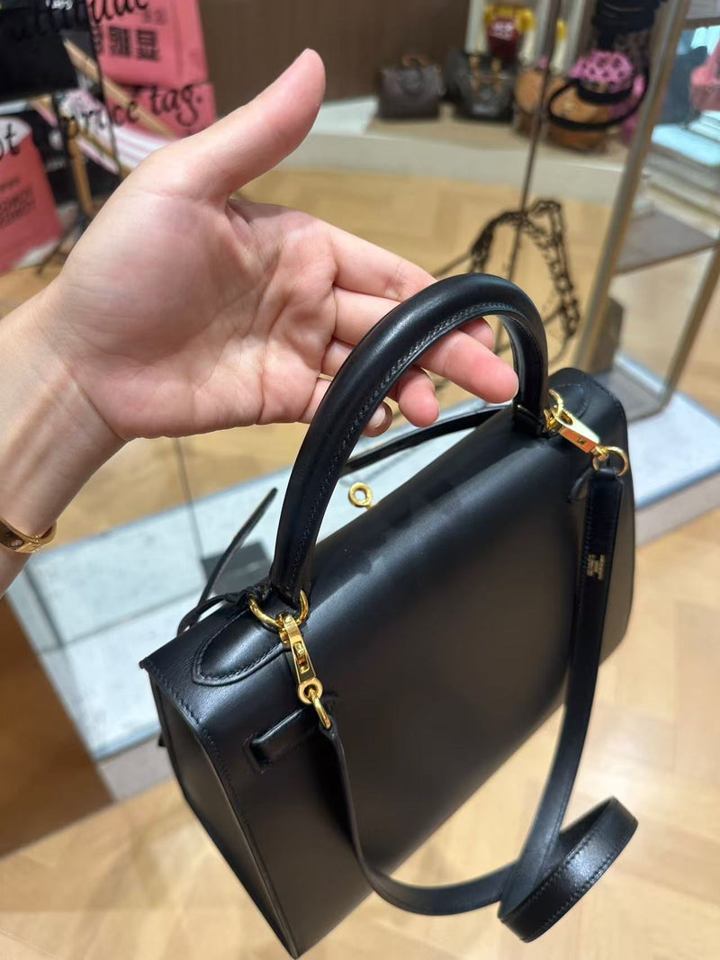 Hermès Kelly 28 Sellier Black Box Calf Leather Gold Hardware – 2005 with Strap & Lock