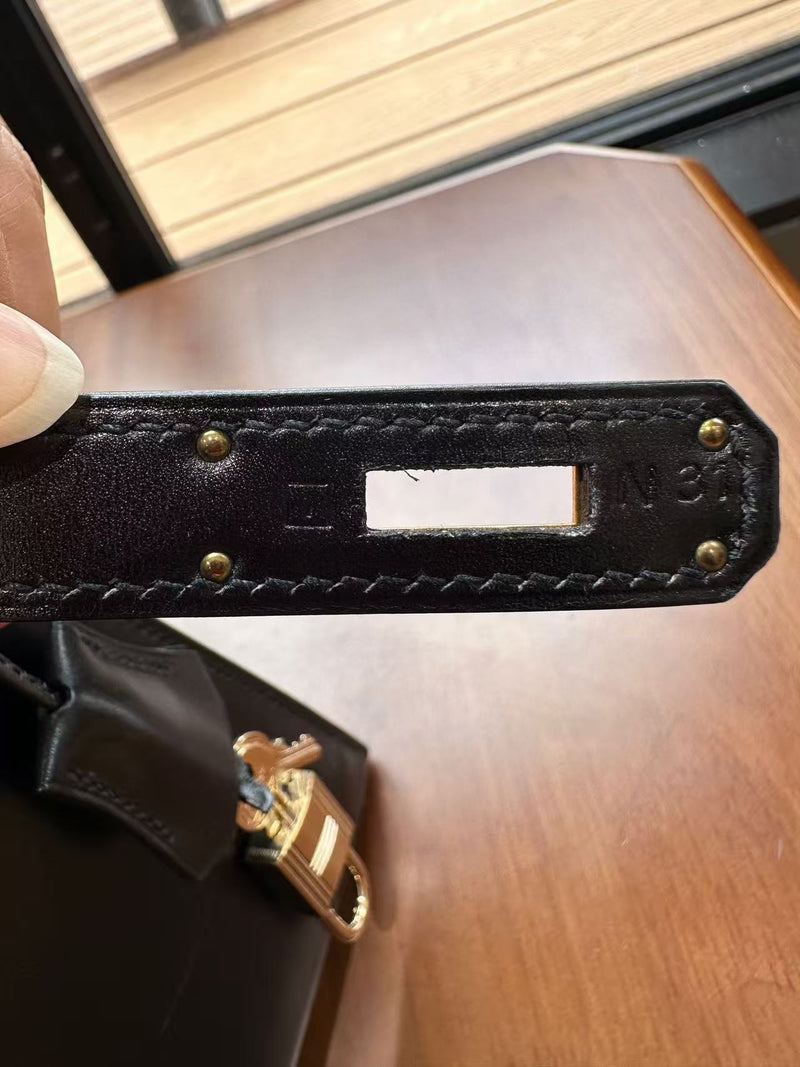 Hermès Kelly 28 Sellier Black Box Calf Leather Gold Hardware – 2005 with Strap & Lock