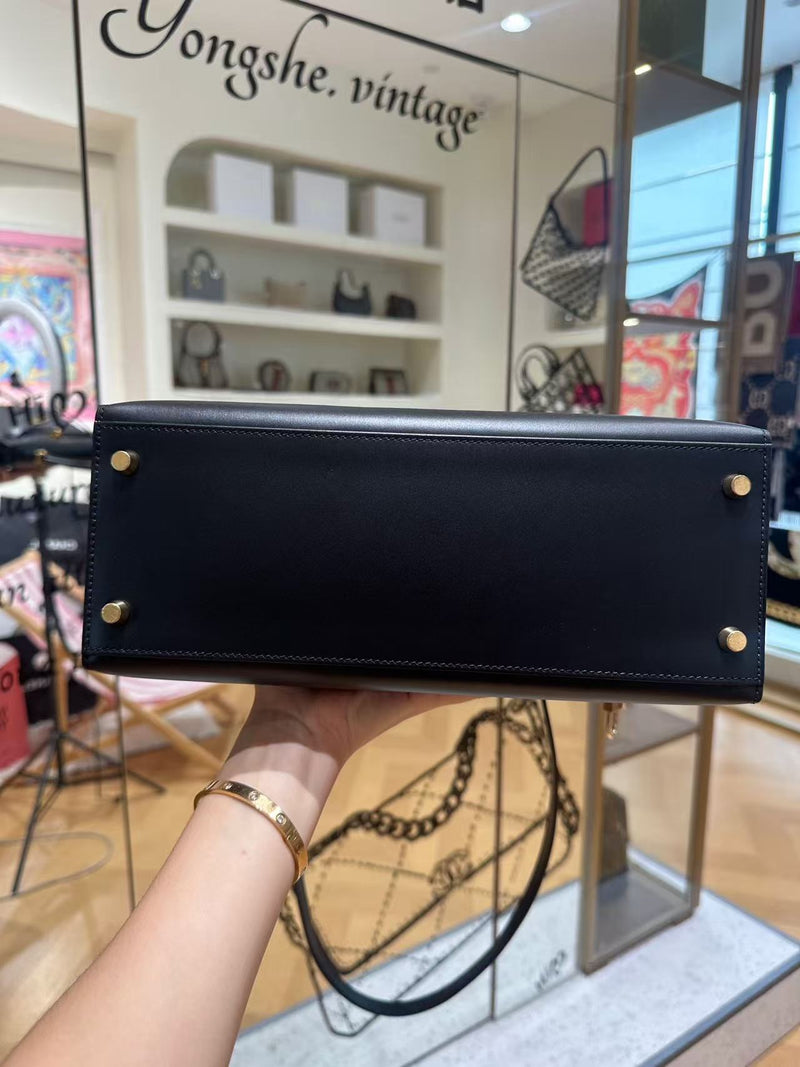 Hermès Kelly 28 Sellier Black Box Calf Leather Gold Hardware – 2005 with Strap & Lock