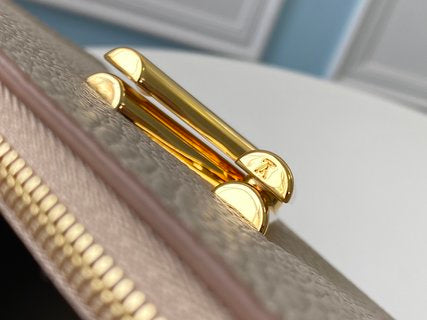 Pre-Loved LV Twist One Handle PM