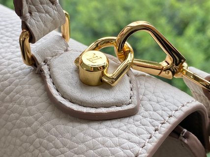 Pre-Loved LV Twist One Handle PM