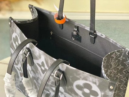 Pre-Loved Louis Vuitton Onthego Escale GM - SMY Digital