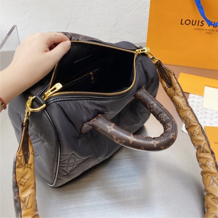 Woman LV speedy handbag - SMY Digital