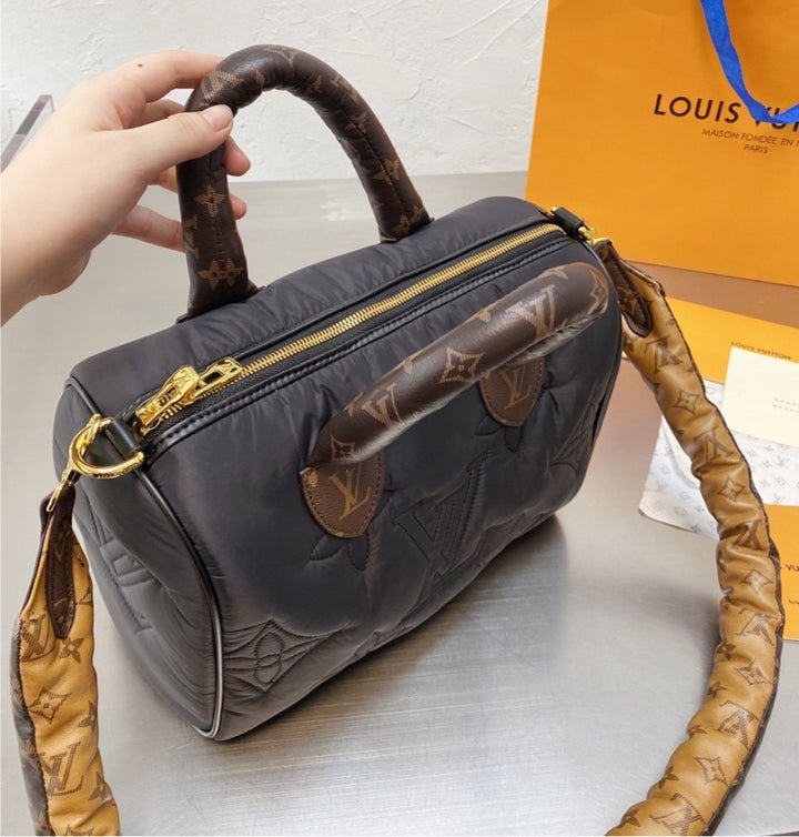 Woman LV speedy handbag - SMY Digital