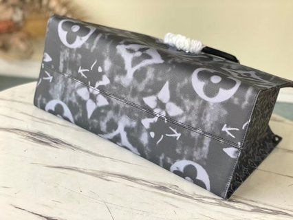 Pre-Loved Louis Vuitton Onthego Escale GM - SMY Digital