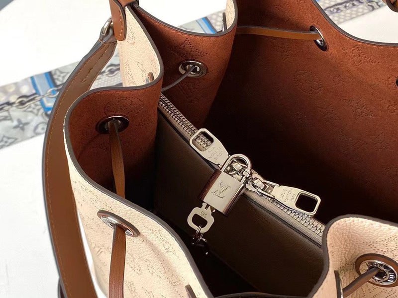 Pre-Loved LV MURIA